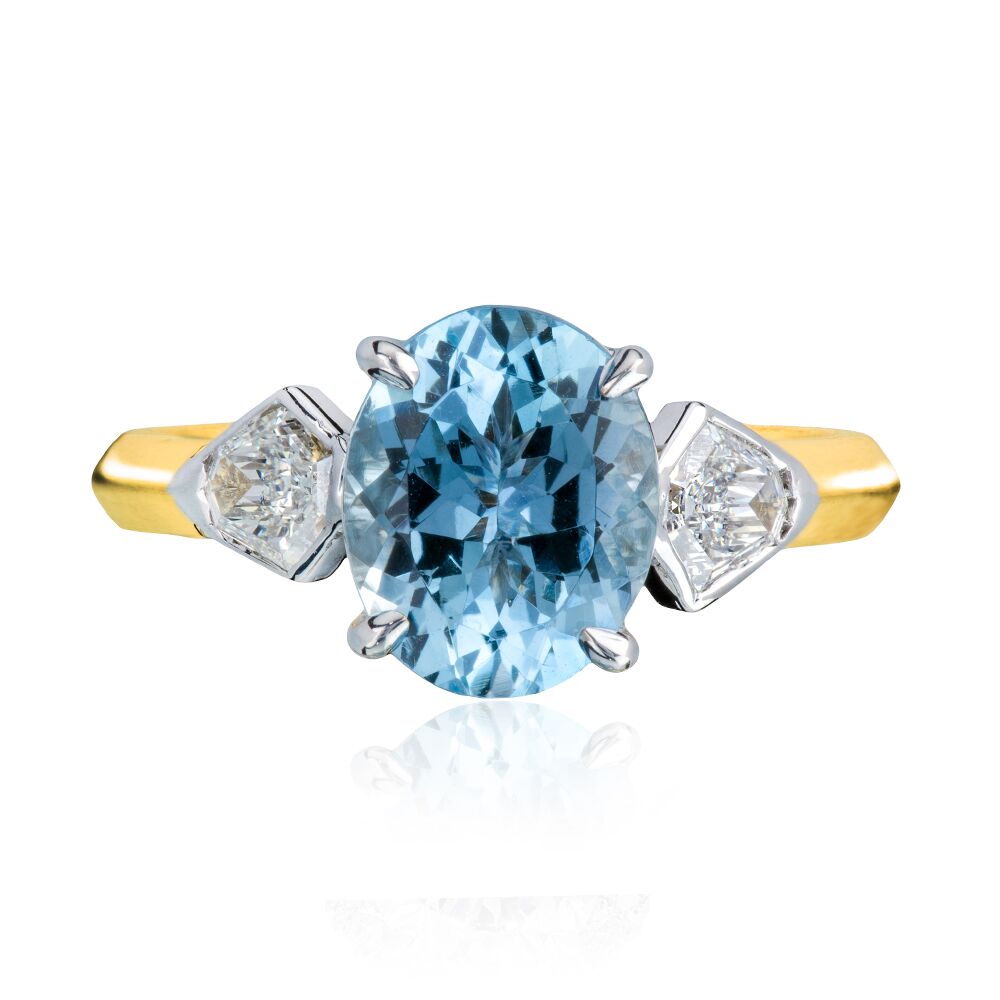 oval aquamarine wth diamond ring