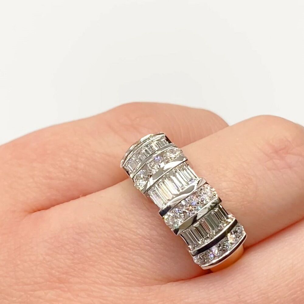 Brilliant Cut & Baguettes Diamond ring